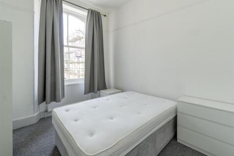 Bedroom 1.jpg