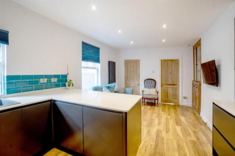 Kitchen Living 2.jpg