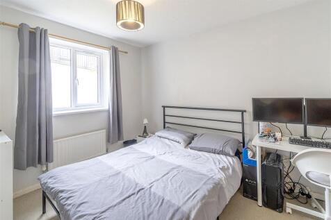 Bedroom 1.jpg
