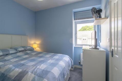 Bedroom 1.jpg