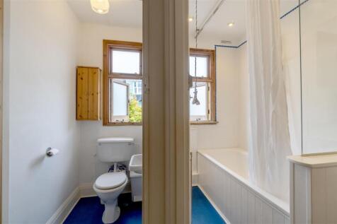 Bathroom 1.jpg