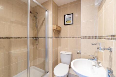 Ensuite Bed 2.jpg