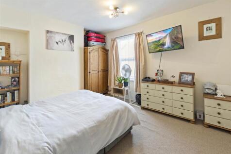 Bedroom 1jpg