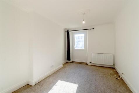 Bedroom 1.jpg