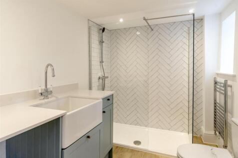 Bathroom 1.jpg