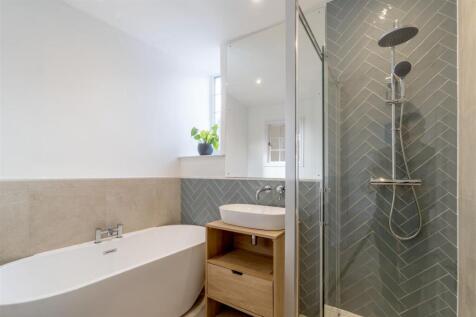 Family Bathroom.jpg