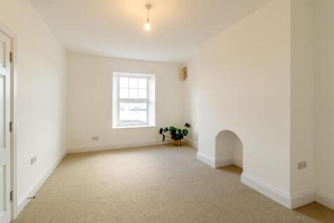 Bedroom 1.jpg