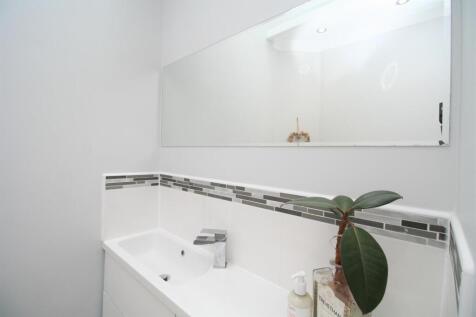 Family Bathroom (2)