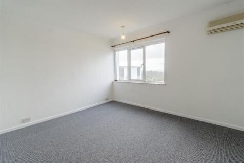 Bedroom 1.jpg