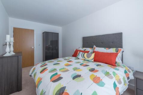 2 bed large corne...