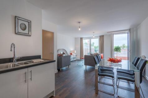 2 bed large corne...