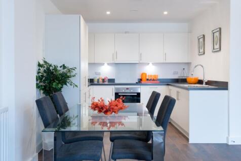 2 bed large corne...