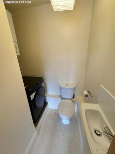 Flat2Upper58AlmaRoad-WCUtilityRoom-13882316-49-0 (