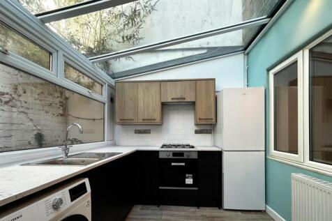 KITCHEN CLOSE UP 