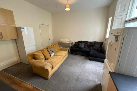 UpperMaisonette82Wor-Kitchenlivingro-13793101-163-