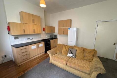 UpperMaisonette82Wor-Kitchenlivingro-13793101-164-