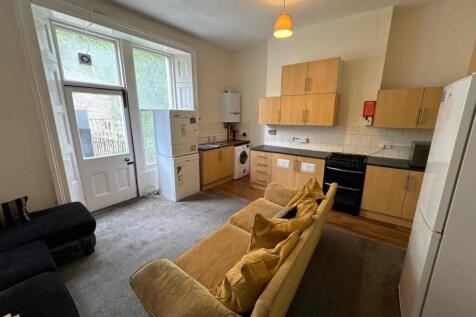 UpperMaisonette82Wor-Kitchenlivingro-13793101-165-