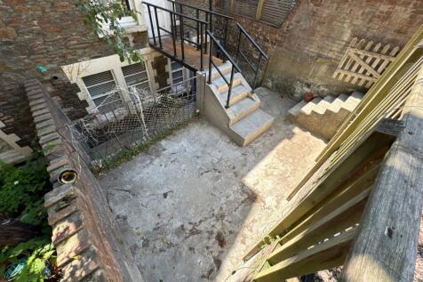 UpperMaisonette82Wor-BackGarden-15274965-25-0