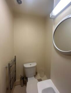 Flat214AlmaValeRoad-Ensuite2-15264283-1-0