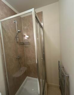 Flat214AlmaValeRoad-Ensuite5-15264291-1-0
