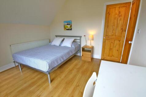 Bedroom-3-5-bed-student-property-Clifton
