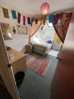 Bed 2 as previously laid out by tenant