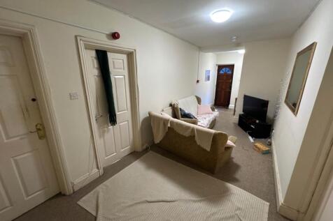 GardenFlat112Redland-EntranceHallway-14493845-52-0