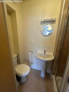 Flat1lower58AlmaRoad-Ensuite2-13654626-1-0