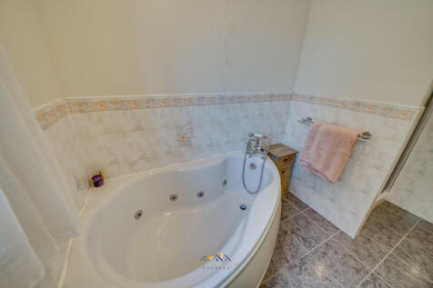 Bathroom 1.2
