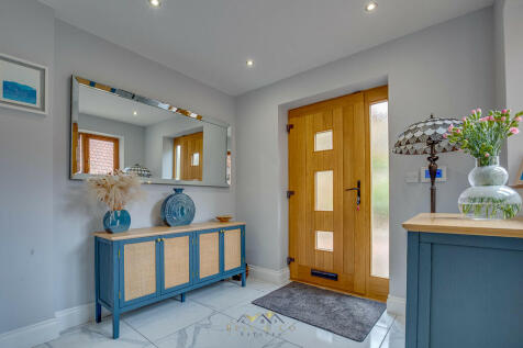 Entrance hall 1.2