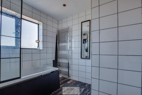 Bathroom 1.3