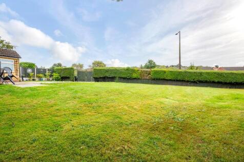 Front garden 1.3