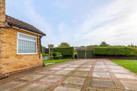 Front garden 1.5