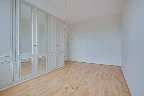 Bedroom 1.3
