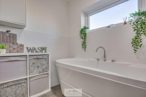 Bathroom 1.3