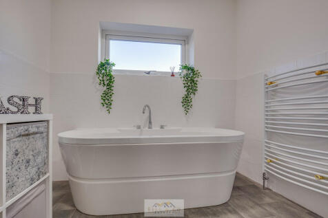 Bathroom 1.4