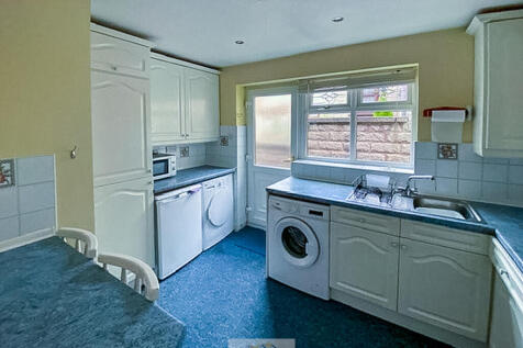 8SFC 5 Kitchen lo...
