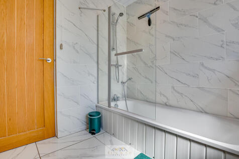 Bathroom 1.2