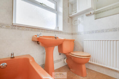 Bathroom 1.2