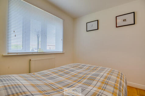 Bedroom 2.3