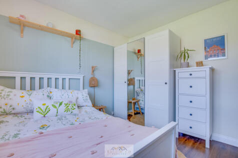Bedroom 2.3