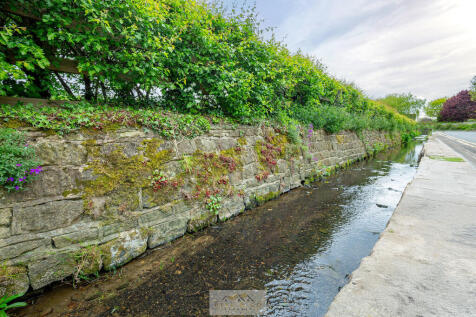 Stream entrance o...