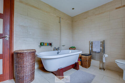 Bathroom 1.3