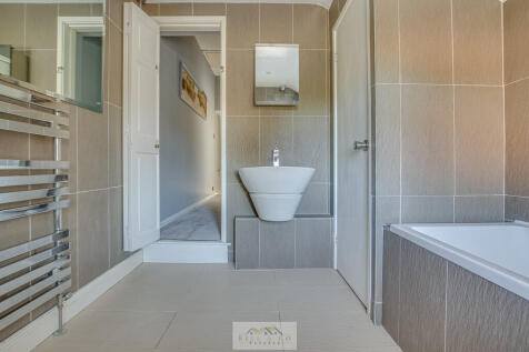 Bathroom 1.2