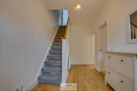 Entrance hall 1.2