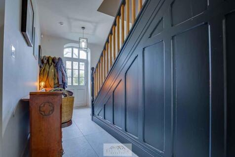 Entrance hall 1.2