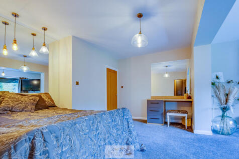 Bedroom 1.7