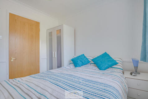 Bedroom 2.3