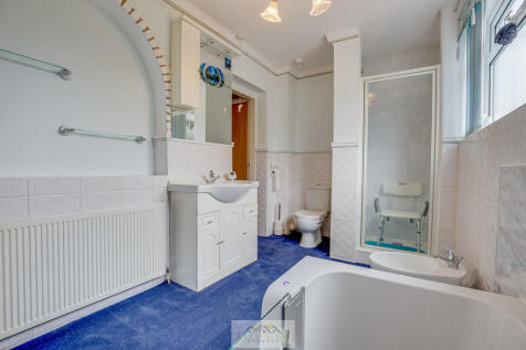 Bathroom 1.3