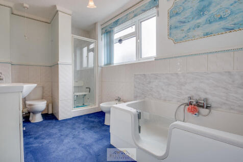 Bathroom 1.2